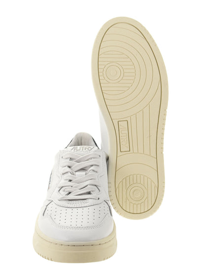 Autry Medalist Low Leather Sneakers