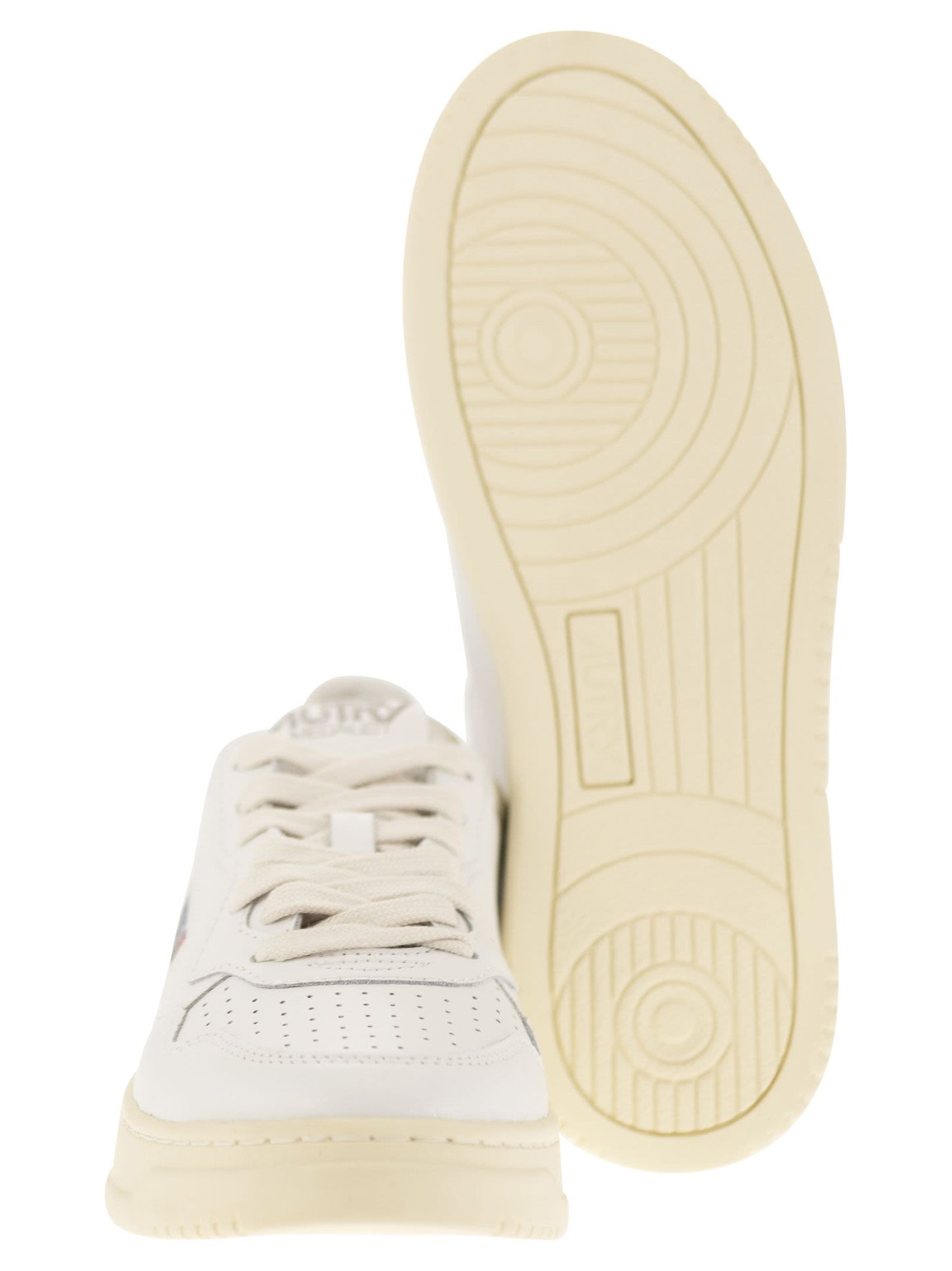 Autry Medalist Low Leather Sneakers