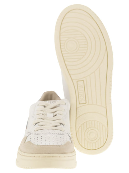 Autry Medalist Low Leather Sneakers